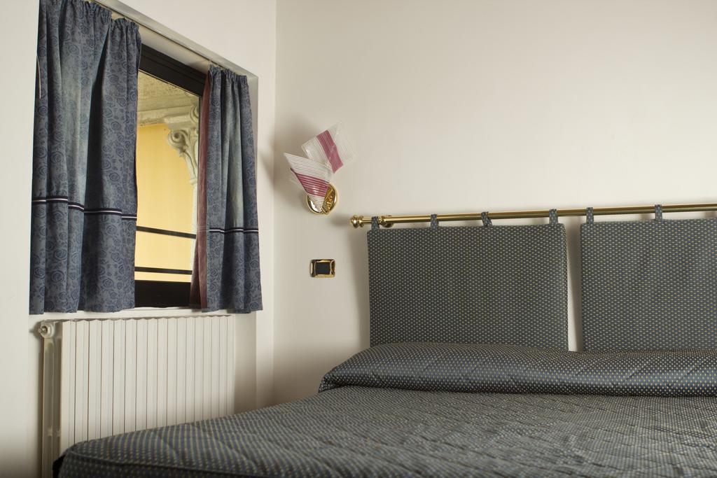 Hotel Liberty Spresiano Kamer foto